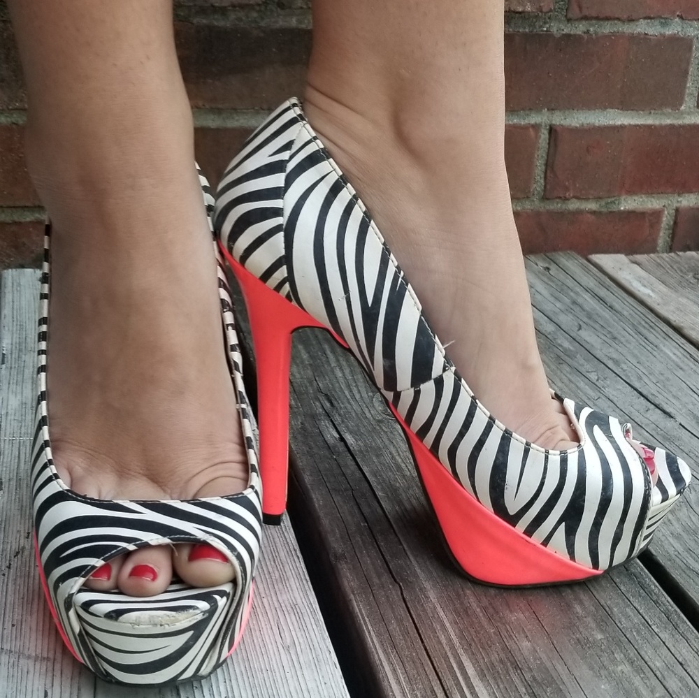 Deb heels